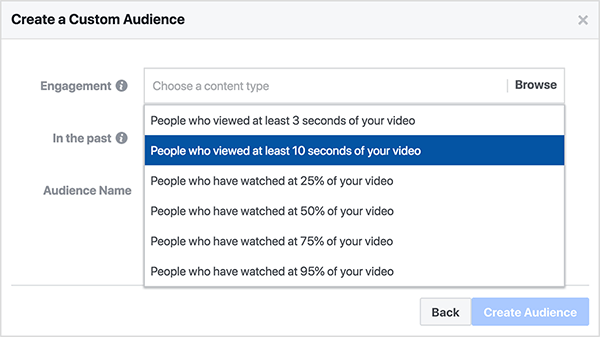 Facebook oppretter en tilpasset målgruppedialogboks for en videovisning, tilpasset målgruppe lar deg velge Folk som har sett minst 10 sekunder av videoen din, eller personer som har sett minst 25% av videoen din Video.