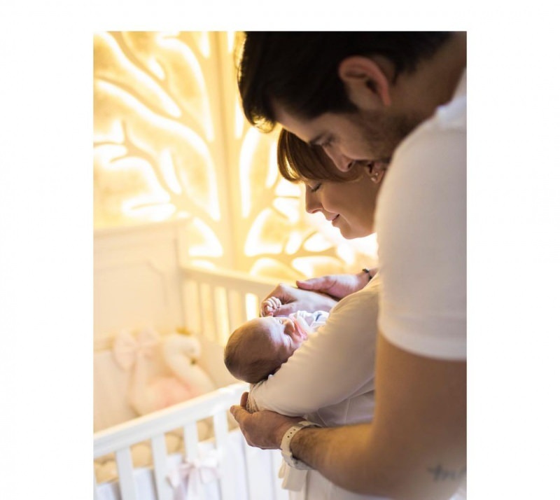 Özge Özder delte babyen sin for første gang!