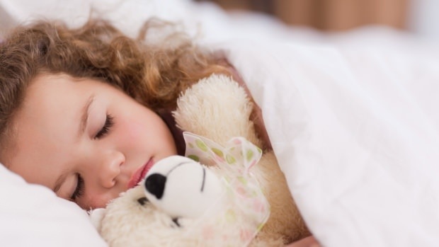Når skal barn sove alene?