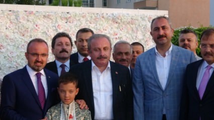 Politisk verden møttes ved omskjæringsseremonien til sønnene til AK-partigruppens visepresident Bülent Turan