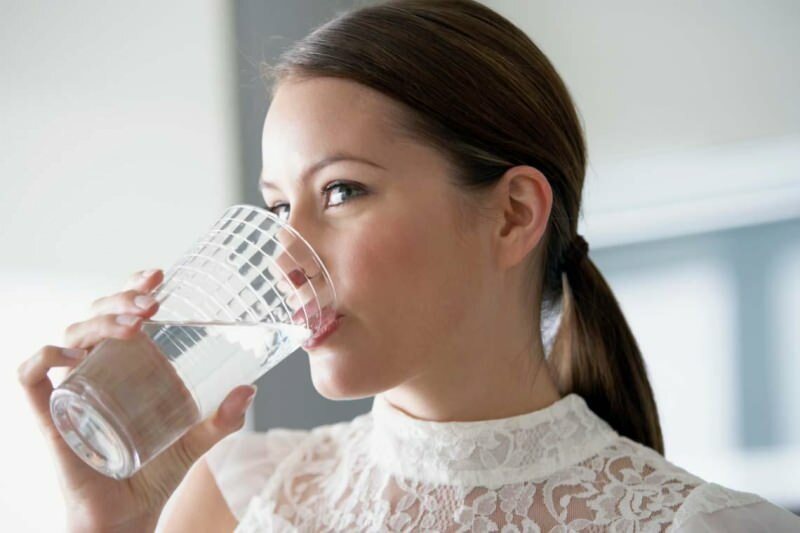 vannforbruk gjør at virusene i kroppen fjernes fra kroppen på kort tid