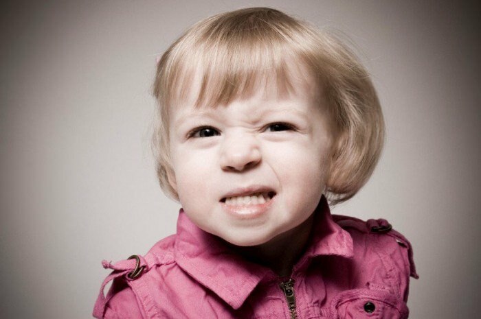 Hva er årsakene til at tenner slipes hos barn?
