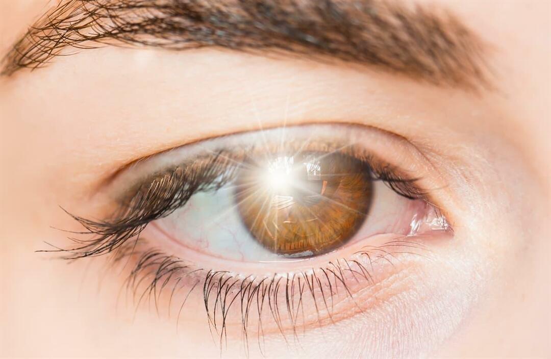 Hva forårsaker lysglimt i øyet og hvordan behandles det?