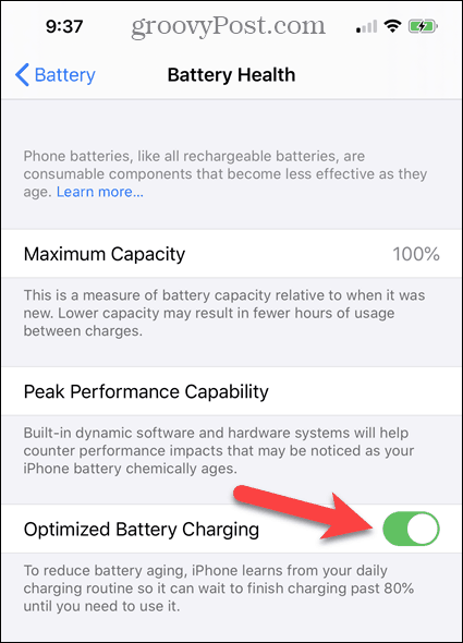 Aktiver eller deaktiver optimalisert batterilading på iPhone Battery Health-skjermen