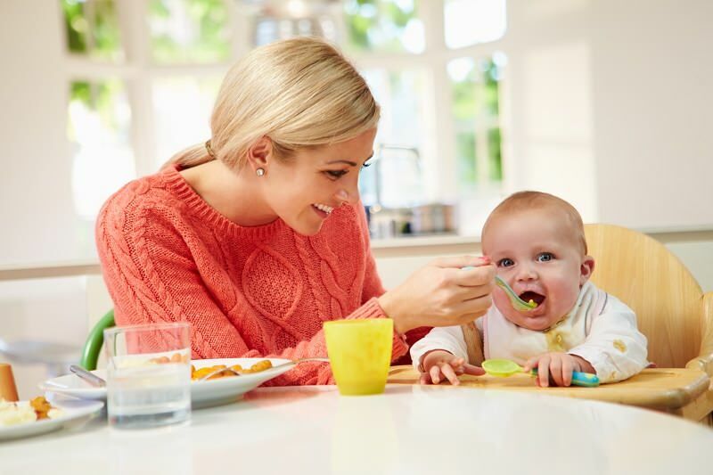 Seks måneders babyfrokost