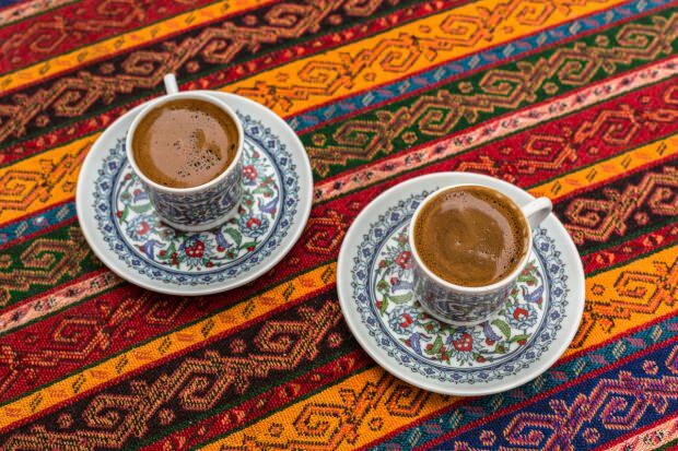 Hvordan få hardheten i smaken av tyrkisk kaffe?