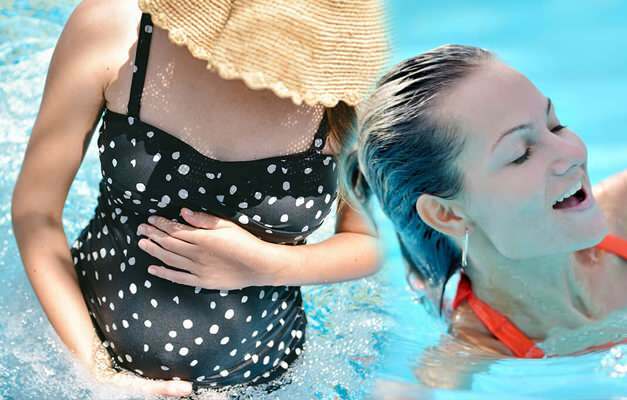 Fordelene med å svømme under svangerskapet! Er det mulig å komme inn i bassenget under graviditet?