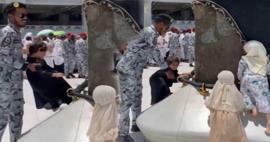 Masjid al-Haram-vakten kom for å hjelpe! Mens de små pilegrimskandidatene prøver å røre Kaba...
