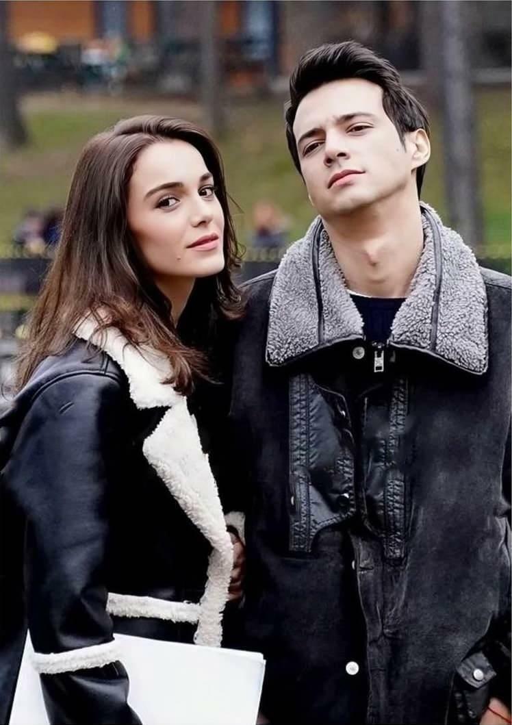 Hafsanur Sancaktutan og Mert Yazıcıoğlu, de ledende skuespillerne i Darmaduman-serien
