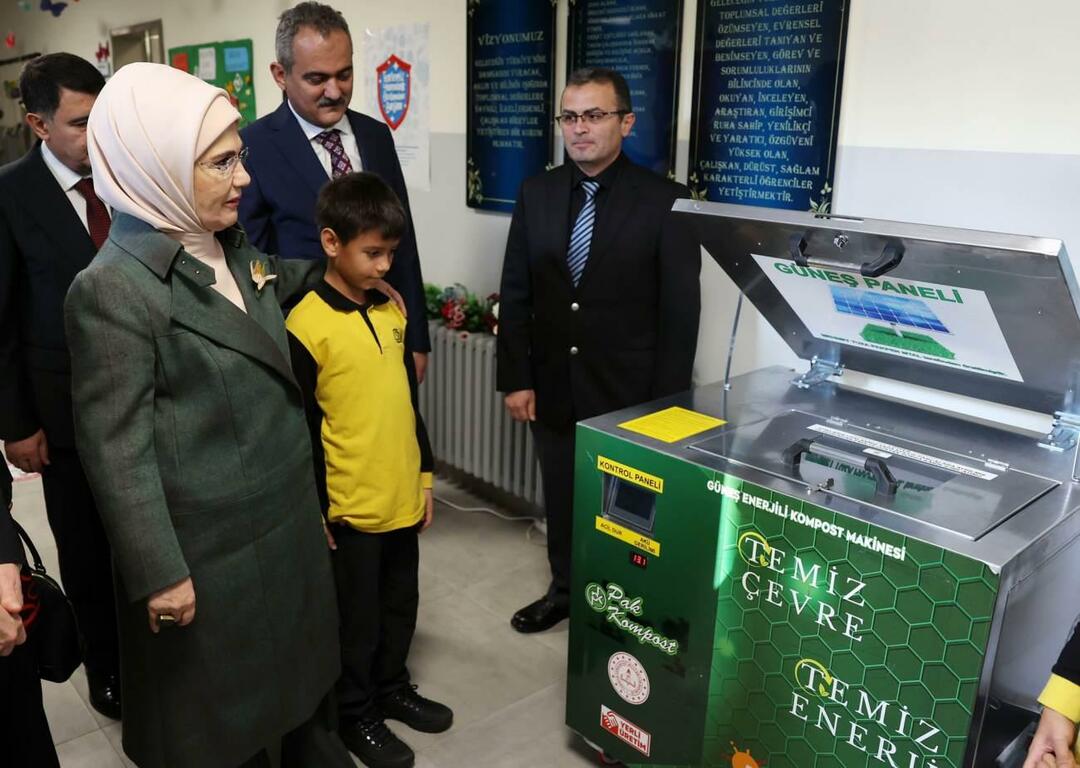 Emine Erdoğan sjekket null-avfall-praksisen til Ostim Primary School