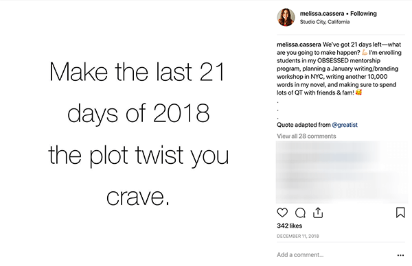 Dette er et skjermbilde av et Instagram-innlegg av Melissa Cassera. Den har en hvit bakgrunn og sier med svarte bokstaver: "Gjør de siste 21 dagene av 2018 plottet vri deg."