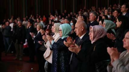 Emine Erdoğan ved Beştepe kongress- og kultursenter 