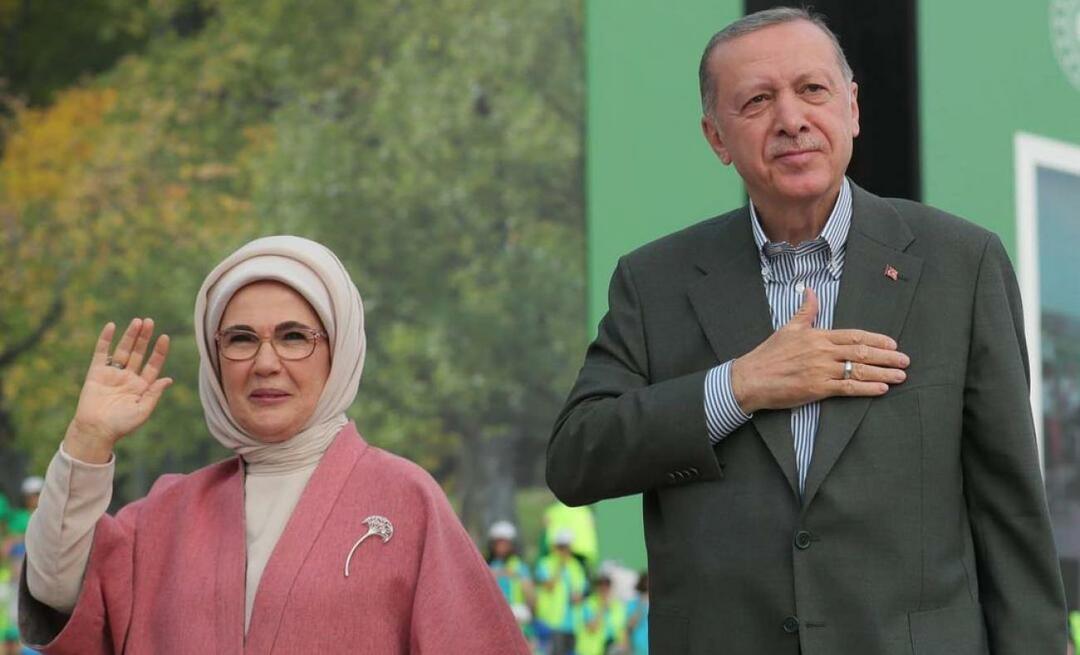 Emine Erdoğan takket Ayaskent İrfan Kırdar videregående skole i İzmir