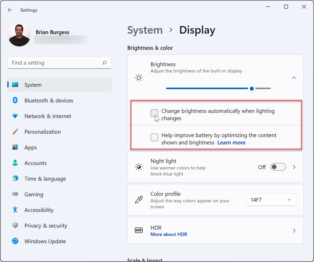 Slå av eller administrer automatisk lysstyrke på Windows 11