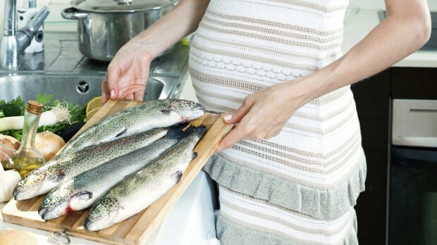 Fordeler med å spise fisk under graviditet