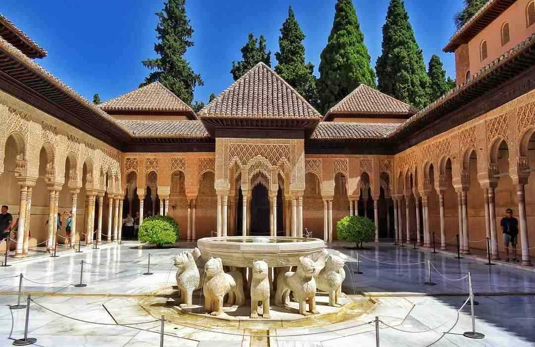 Alhambra Palace funksjoner
