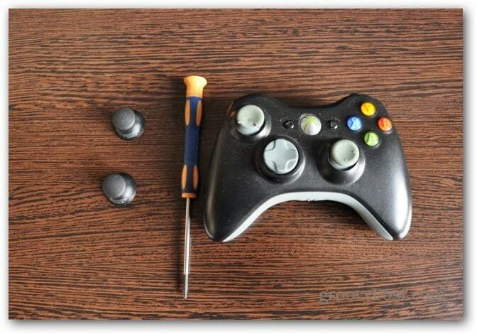 Bytt analoge ministikker for Xbox 360-kontrolleren før