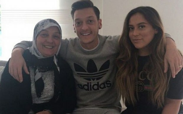 Slik beskrev Mesut Özil sine fattigdomsår