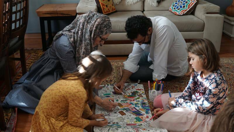 Muslimsk kanadisk mor snakker om islam med sine 5 barn på sosiale medier