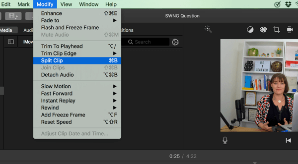 I iMovie deler du videoen din i segmenter ved å velge Endre> Del klipp.