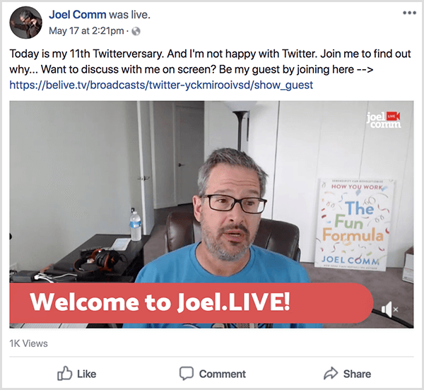 Joel Comm vises i en live video fra kontoret hans. Veggene er nakne og hvite, og en plakat som viser omslaget til The Fun Formula lener seg mot en vegg i bakgrunnen. Joel har på seg en blå t-skjorte og briller. En billedtekst fra en lavere tredjedel sier Welcome to Joel. BO!