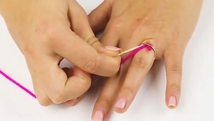 Hvordan fjerne ringen som sitter fast i fingeren?