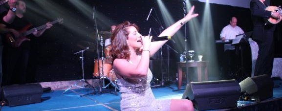 Den greske sangeren Anastasia Kalogeropoulou opptrådte i TRNC, erklærte forræder
