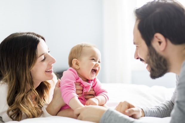 Hva er stadiene i tale hos spedbarn?