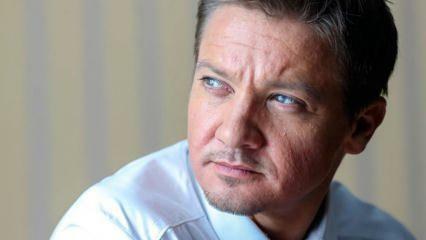 Det var under snøplogen! Jeremy Renner