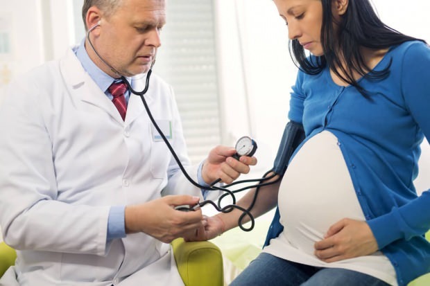 symptomer på høyt blodtrykk under graviditet