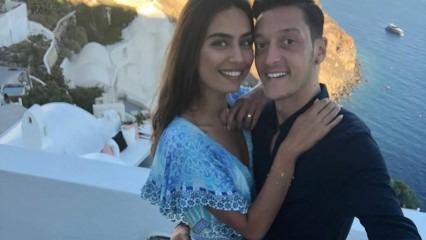 Mesut Özil og Amine Gülşe er forlovet