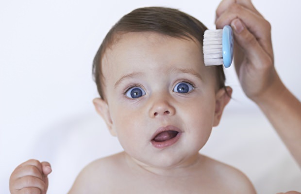 Hvordan skal babyens hårpleie være?