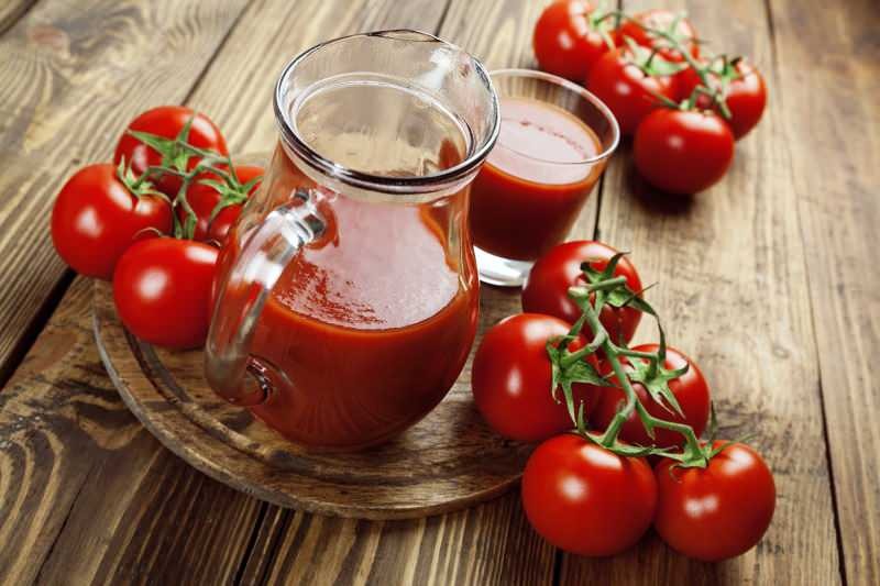 Mat som selleri og gulrøtter øker fordelene med tomatjuice.
