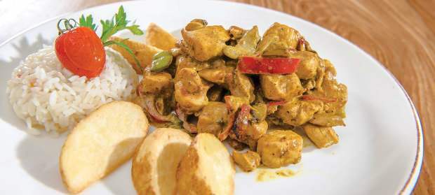 Hvordan lage lett curry kylling hjemme?