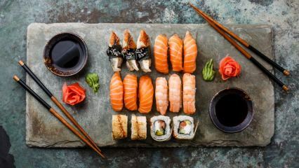 Hvordan spise sushi? Hvordan lage sushi hjemme? Hva er triksene til sushi?