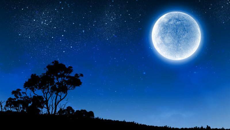 NASA kunngjorde: Når vil Blue Full Moon 2020 komme ut? Hva er Blue Moon og hvordan dannes den?