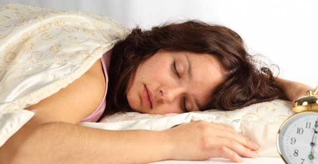 forhold som forårsaker svette under søvn om natten